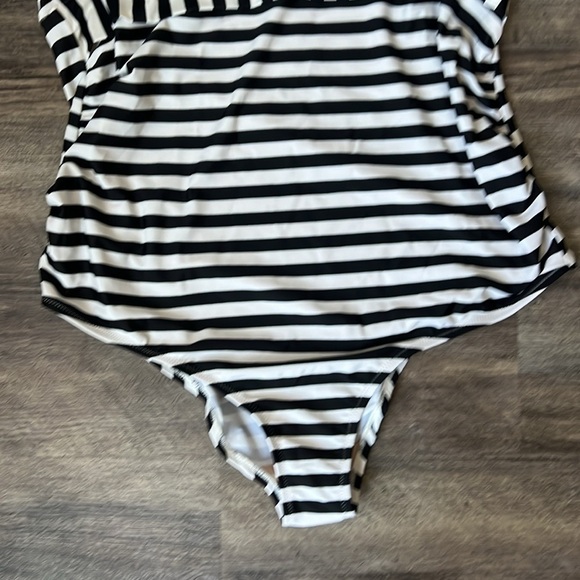 MOTHERHOOD MATERNITY Beach Bump™ Striped Halter One Piece Maternity Swim Sz XL + - Picture 4 of 11